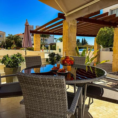 Modern 2Br Apartment With Pool, Veranda & Garden In Пафос Экстерьер фото