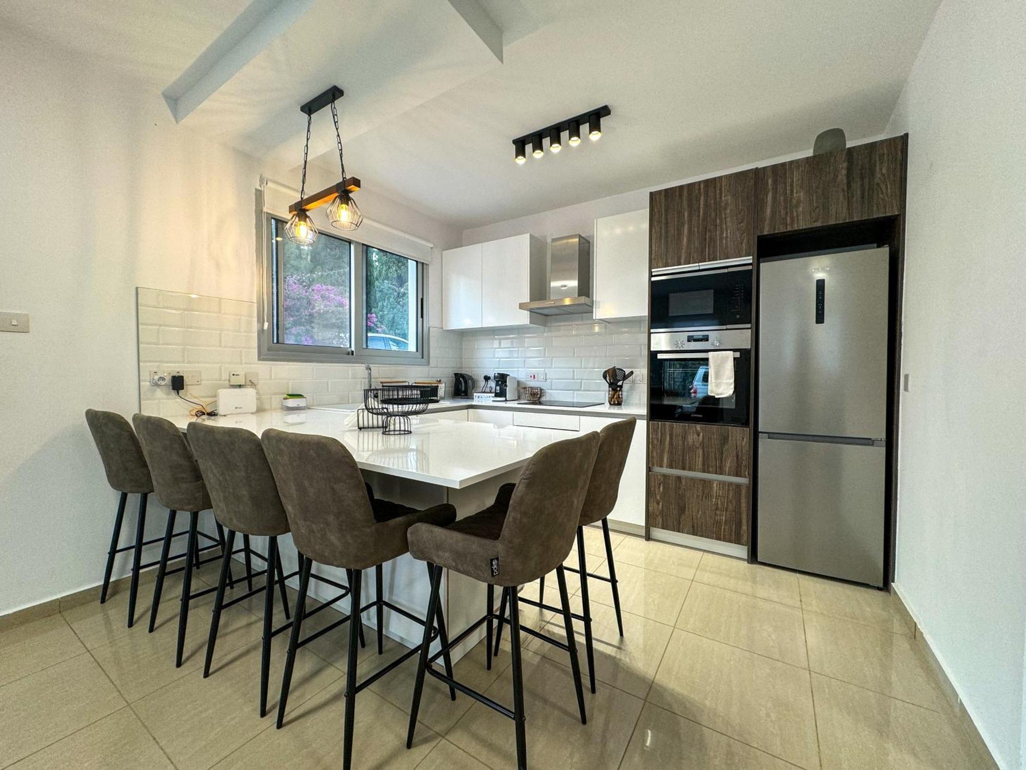 Modern 2Br Apartment With Pool, Veranda & Garden In Пафос Экстерьер фото